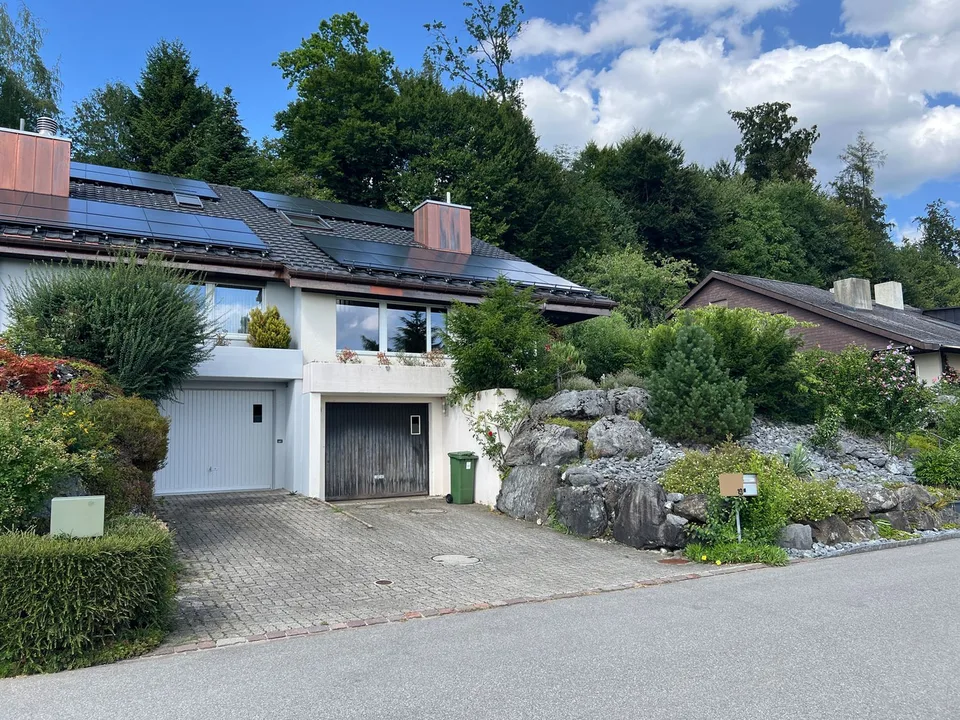 5.5-Zimmer-Doppel-Einfamilienhaus an bevorzugter Wohnlage