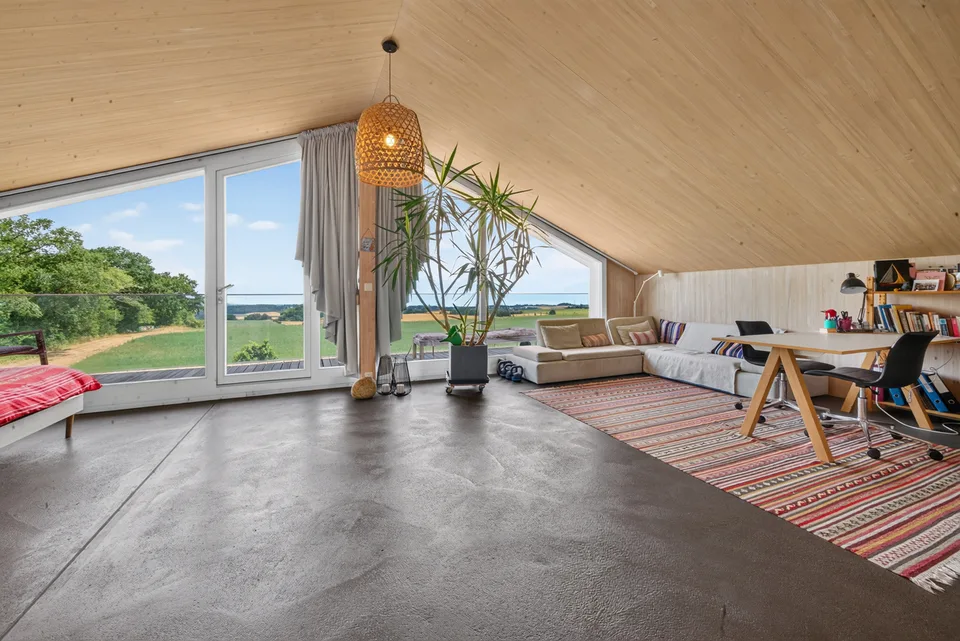 Geräumiges Einfamilienhaus mit Panoramablick – Foto 7 von 10