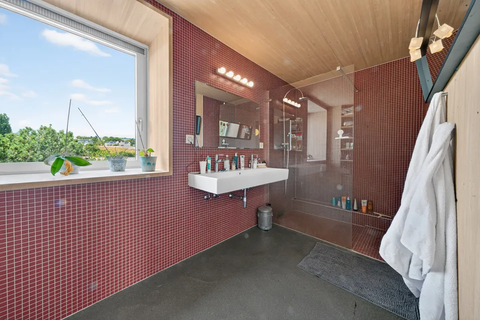 Geräumiges Einfamilienhaus mit Panoramablick – Foto 9 von 10