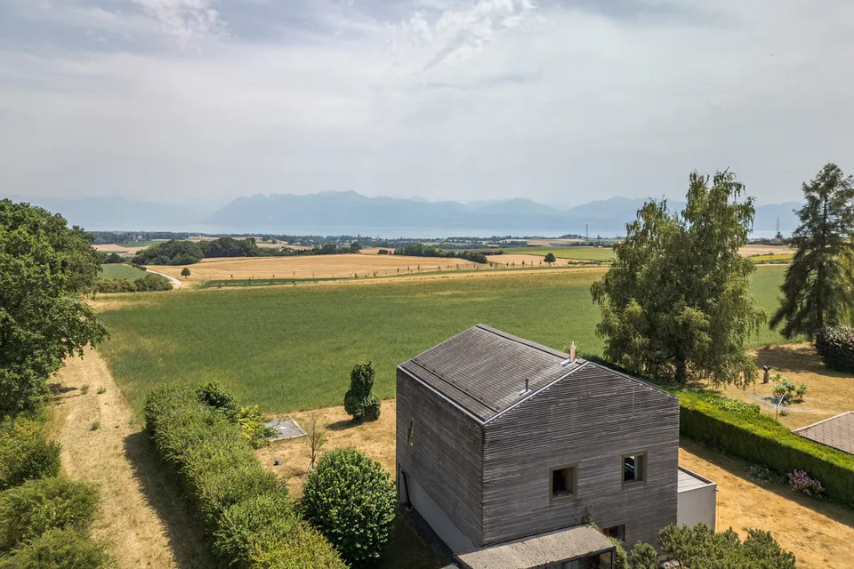 Geräumiges Einzelhaus mit atemberaubendem Blick auf die Alpen und den See