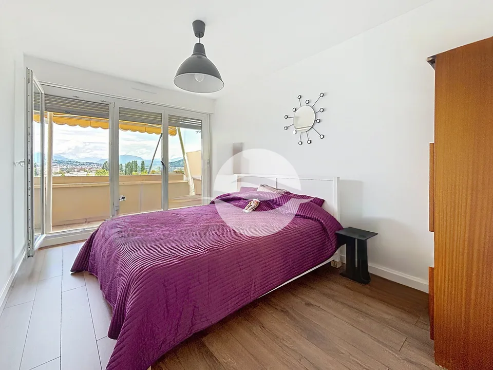 BRIGHT 6-ROOM APARTMENT RENOVATED FURNISHED WITH VIEW