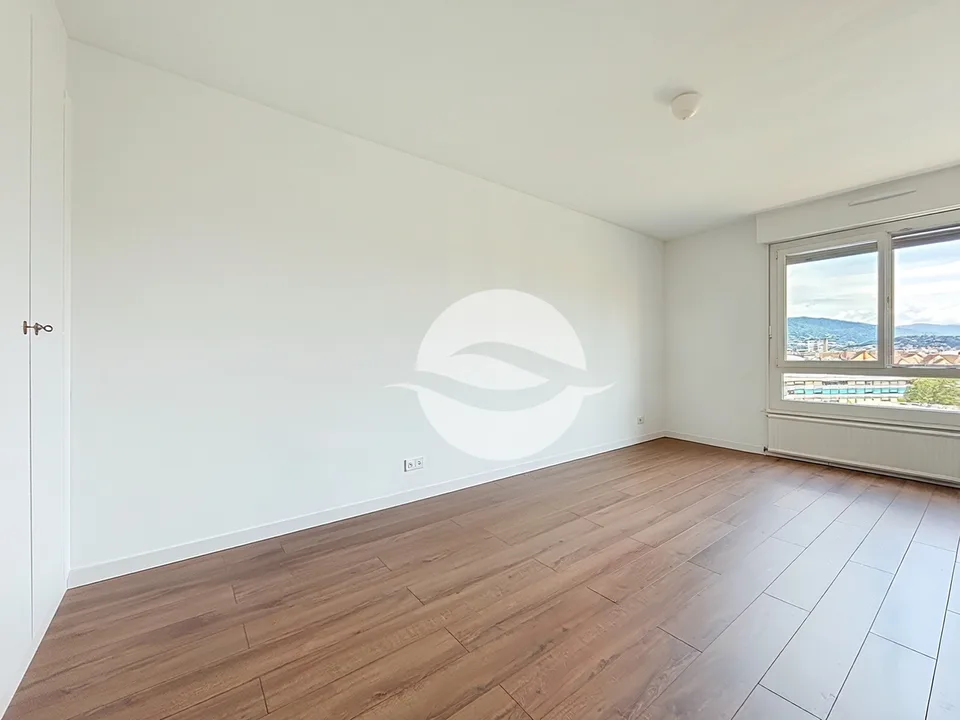 BRIGHT 6-ROOM APARTMENT RENOVATED FURNISHED WITH VIEW