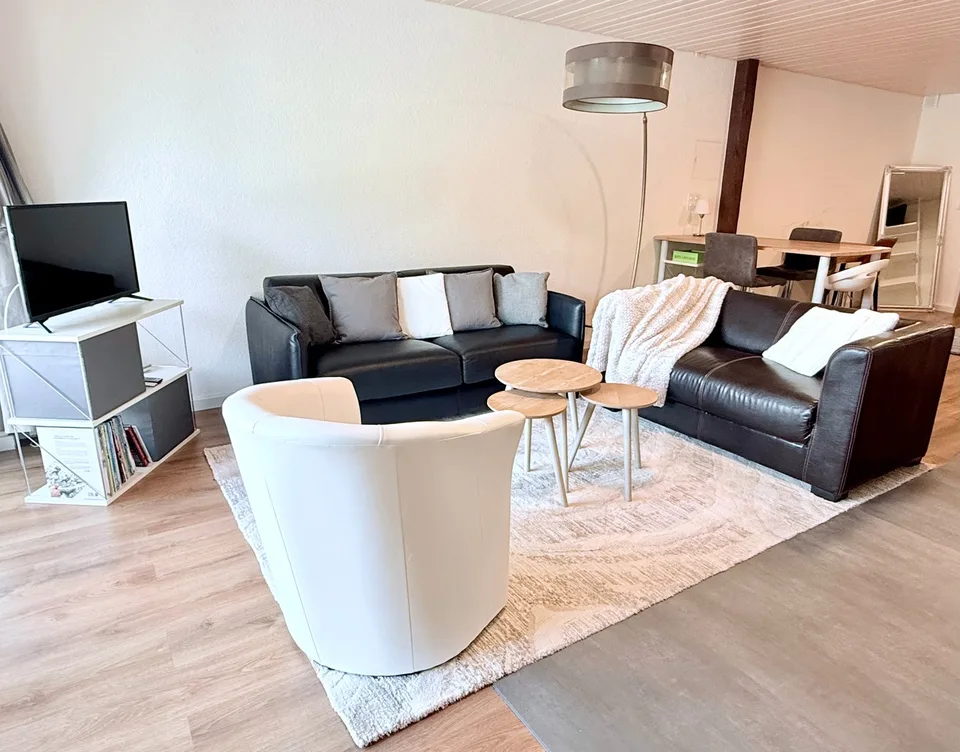Loft arredato 1,5 locali — tutto compreso — Courfaivre