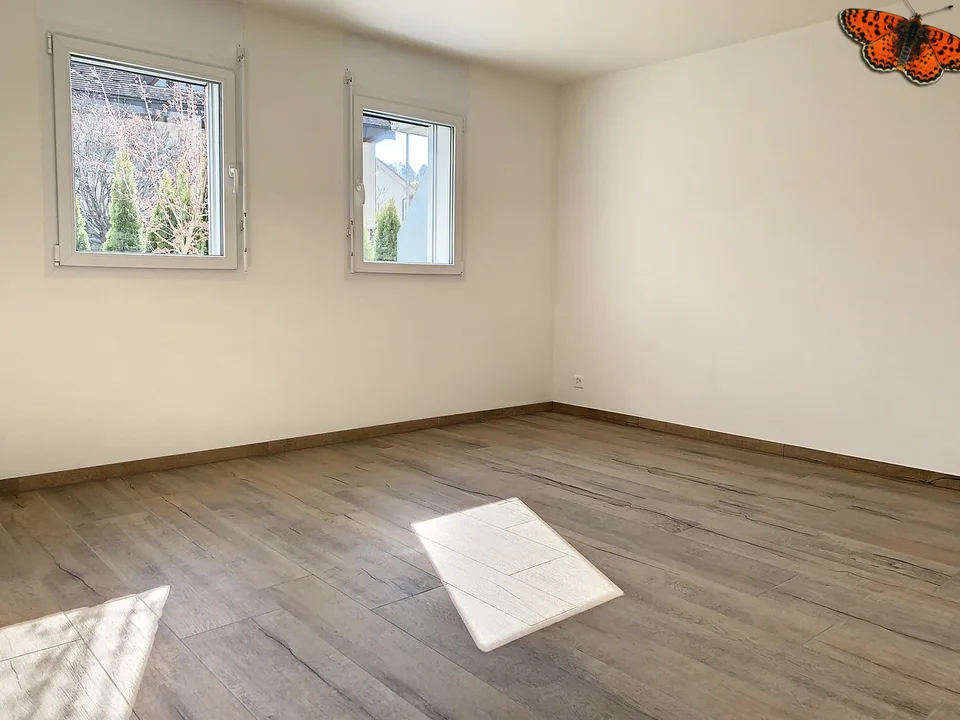 2½ PIECES - On the ground floor!