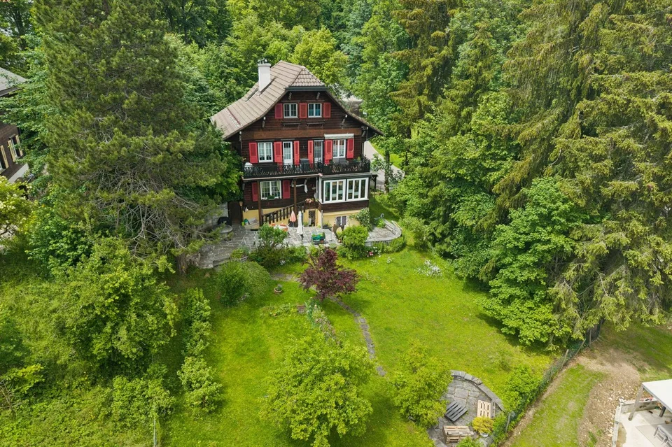 Charmante maison composée de 2 appartements dans un écrin de verdure
