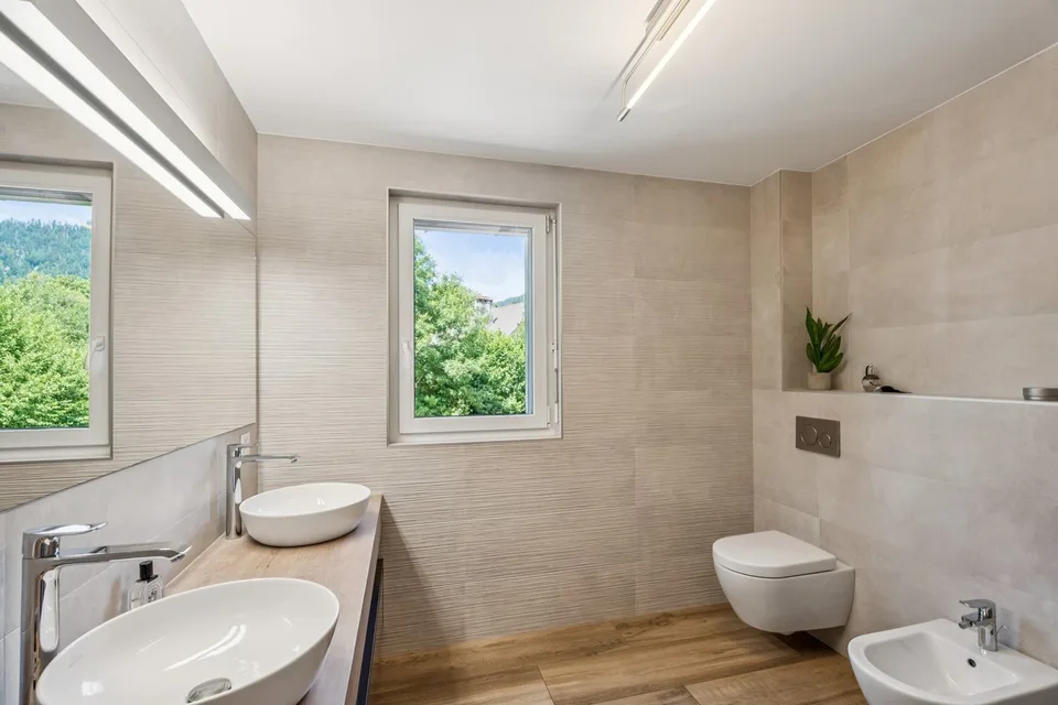 Modernes Familienhaus mit großem Garten – Foto 6 von 11
