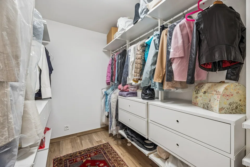 Modernes Familienhaus mit großem Garten – Foto 9 von 11