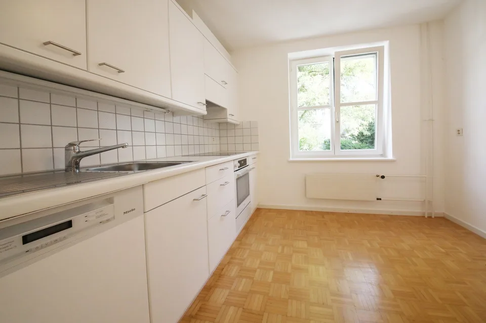 Appartamento di 3 locali ben curato con ampio balcone, assolutamente tranquillo, vicino a Nordbrücke