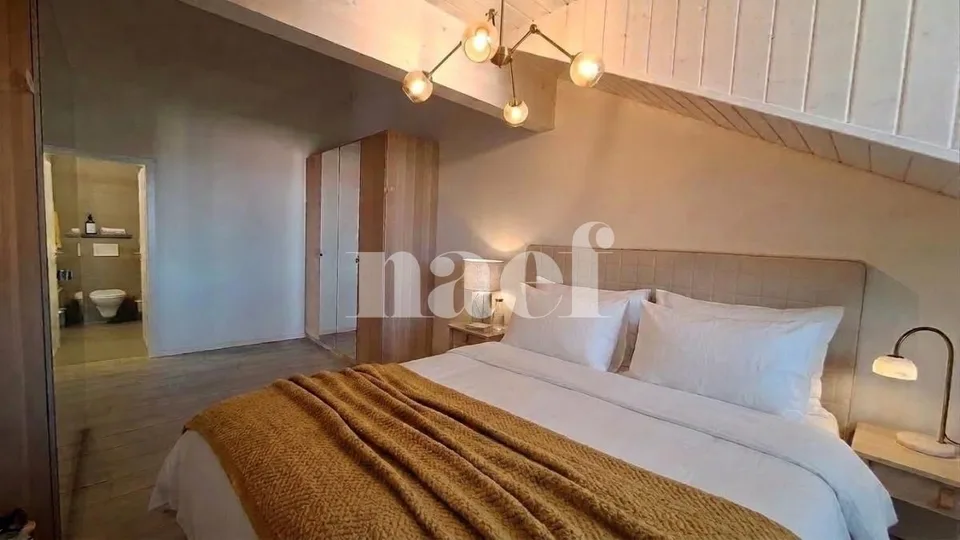 Bello appartamento di 4 locali nel sottotetto con ampio balcone e vista lago