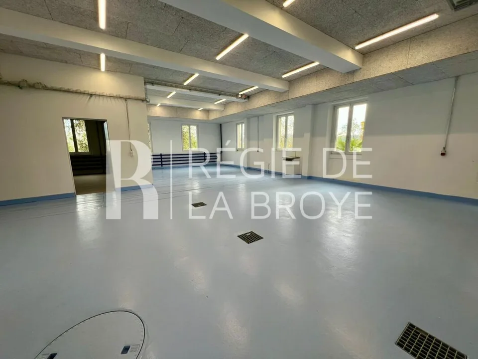 Locale - cauzione di ca. 140 m² a Bussy
