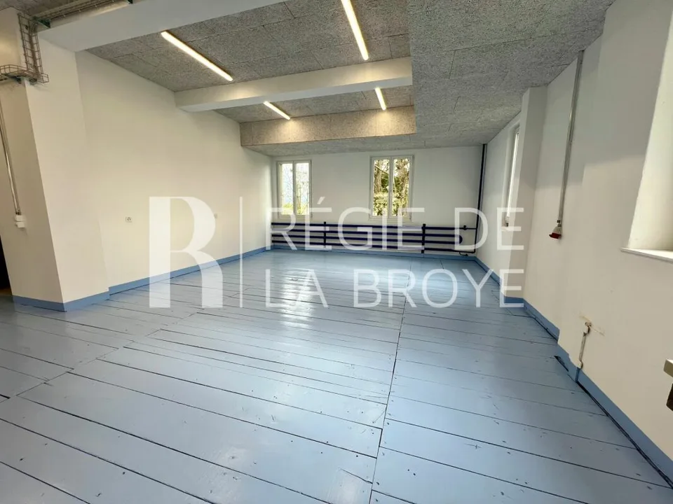 Locale - cauzione di ca. 140 m² a Bussy