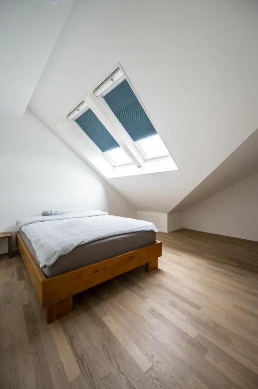 Casa multifamiliare con riserva di espansione e terreno edificabile