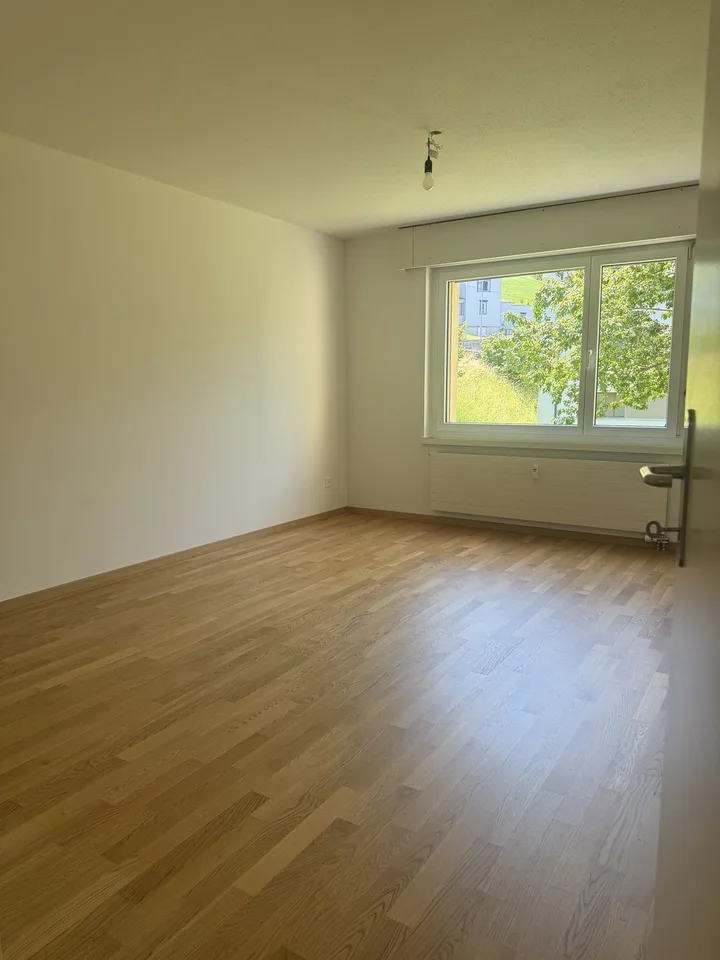 Attraktive 3.5-Zimmer-Wohnung mit gemütlichem Sitzplatz in Speicher