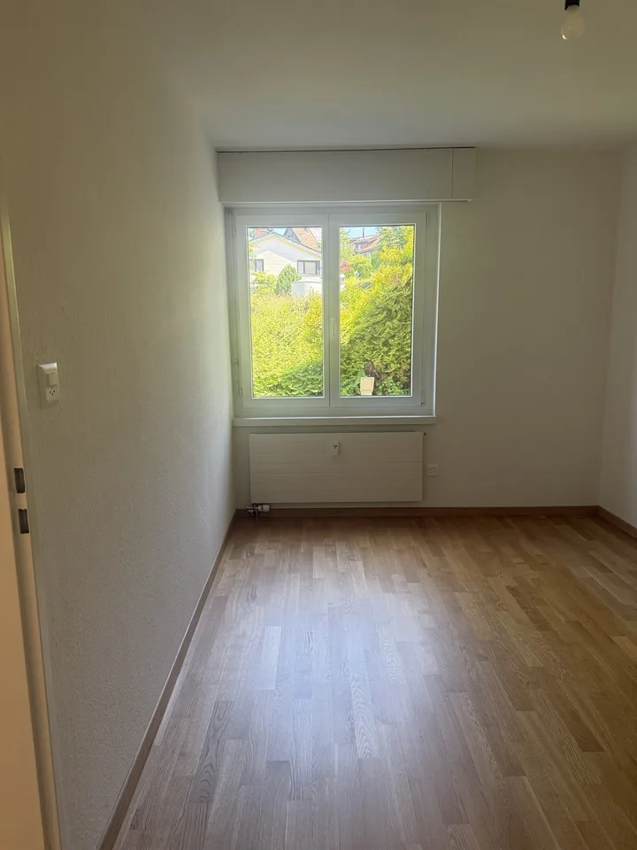 Attraktive 3.5-Zimmer-Wohnung mit gemütlichem Sitzplatz in Speicher