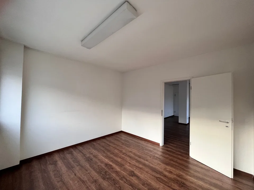 Modernes Büro von 75 m² zur Miete in Chiasso