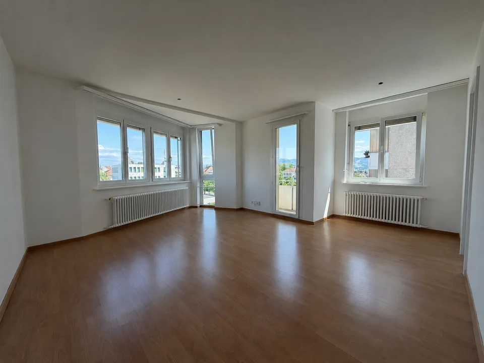 PREMIER LOYER APRÈS RÉNOVATION | Appartement 3,5 pièces en centre-ville