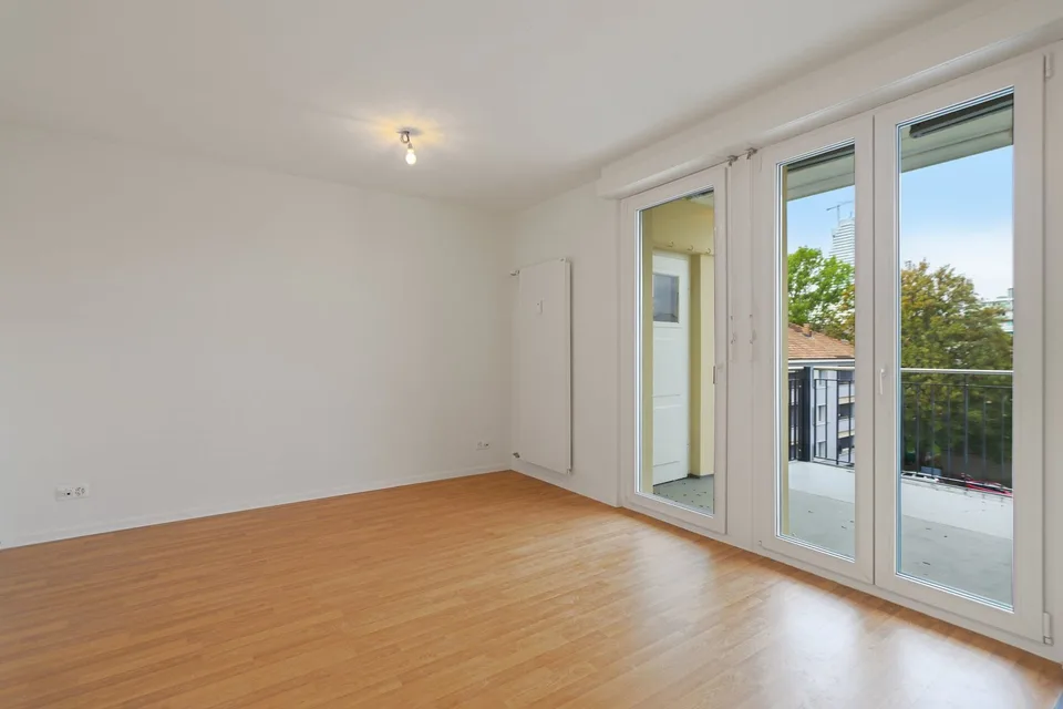 Diese charmante, helle 2-Zimmer-Wohnung mit Balkon ist perfekt für Singles oder Paare!