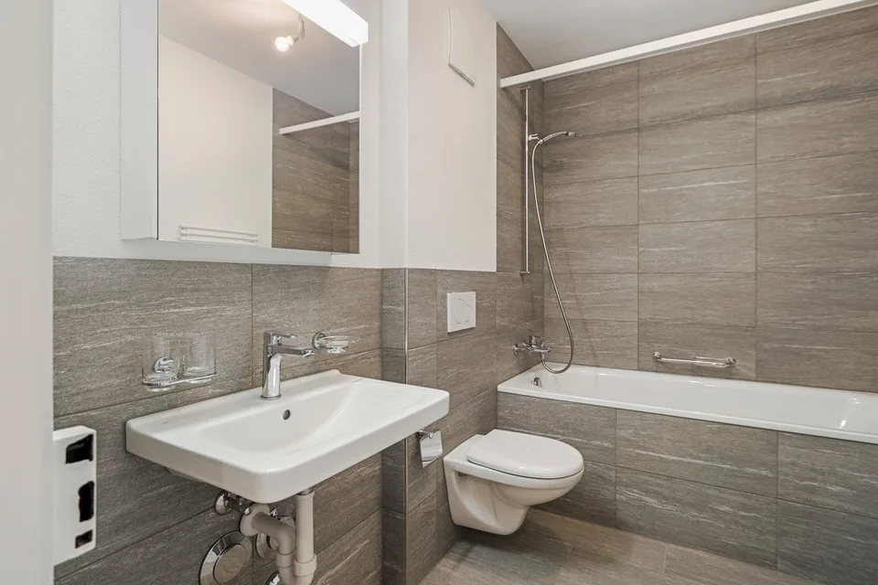 Diese charmante, helle 2-Zimmer-Wohnung mit Balkon ist perfekt für Singles oder Paare!
