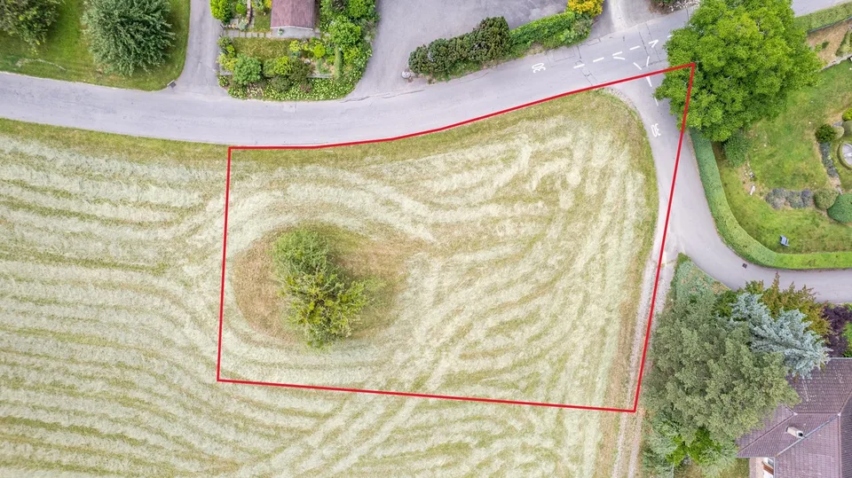 Terreno edificabile di 1'336 m2 con vista panoramica a Burgistein in vendita