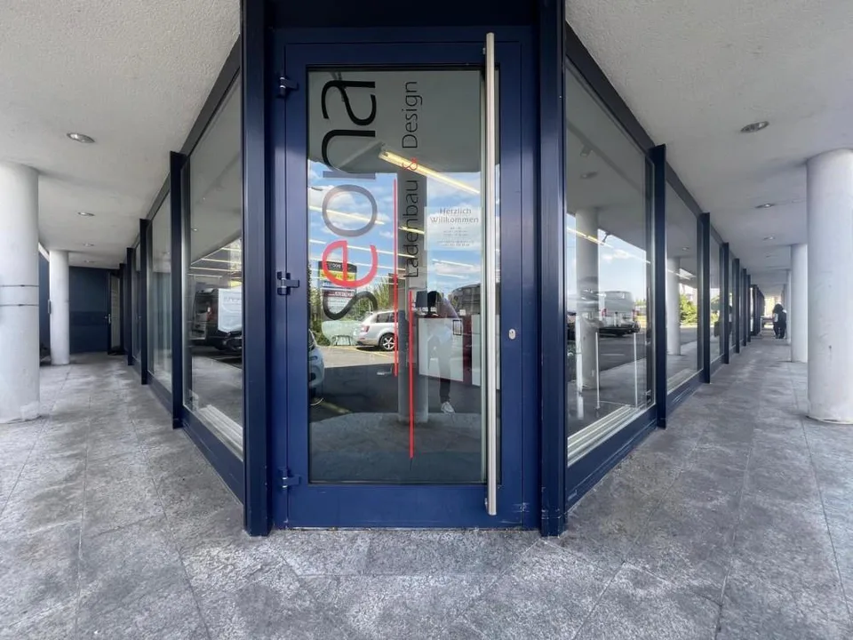 Surface commerciale attractive avec emplacement idéal au Siebnen Center !