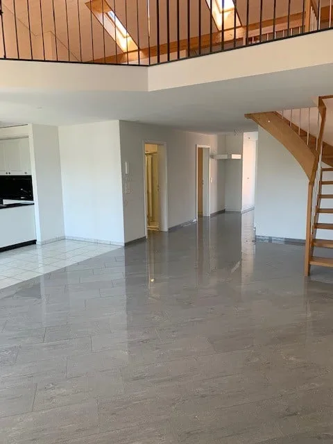 Meraviglioso appartamento a due piani di 3,5 locali con galleria a Schachen