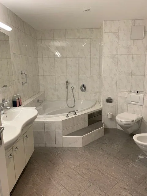 Merveilleux appartement en duplex de 3,5 pièces avec galerie à Schachen – photo 12 sur 15