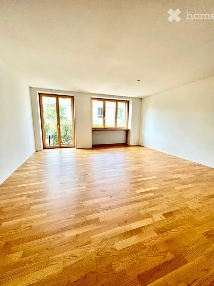4.5-room row house with garage and 2 outdoor parking spaces directly in front of the house