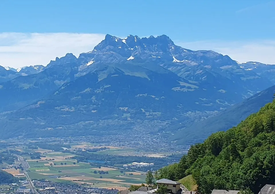 Magnifico chalet e ampio terreno - vista sulle Dents du Midi