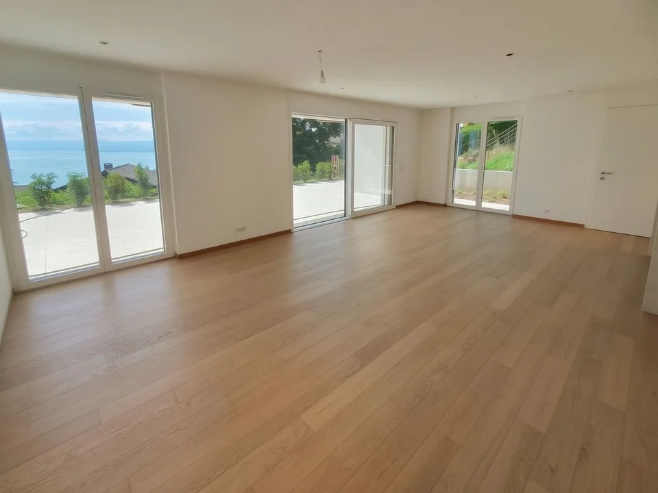 Schöne Aussicht auf den See - mit Terrasse und Garten