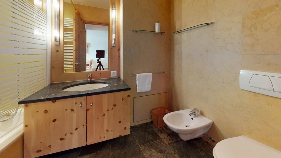 2.5 Zimmer-Wohnung mit Terrasse und Aussicht – Foto 8 von 10