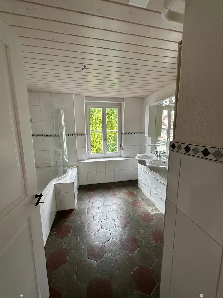 Lumineux appartement de 4 pièces - Helle 4-Zimmer-Wohnung