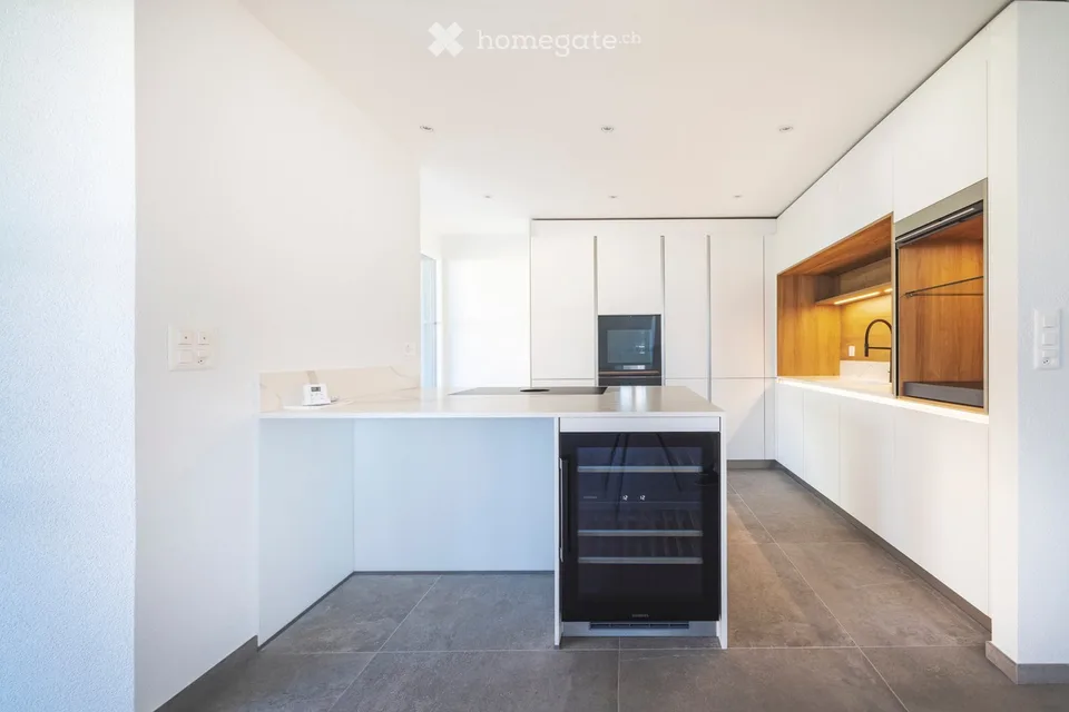 Appartement mit 4,5 Zimmern und hohem Standard mit Terrasse und schönem Blick auf den See