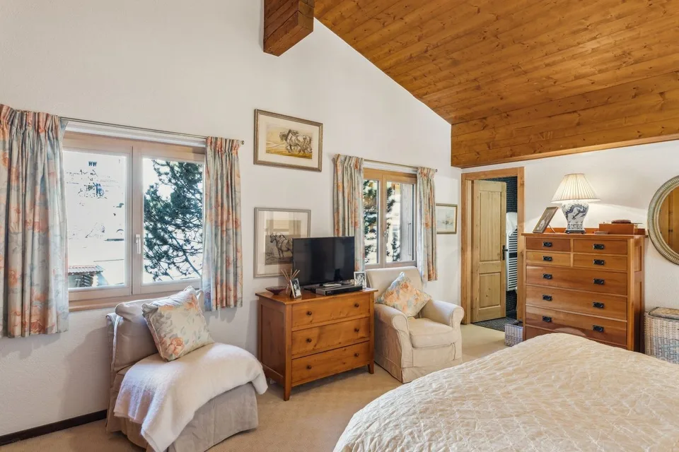 ESCLUSIVA - CHALET ATIPICO - CENTRO DEL PAESE su 2000 m2 di terreno