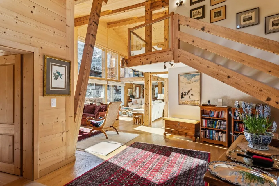 ESCLUSIVA - CHALET ATIPICO - CENTRO DEL PAESE su 2000 m2 di terreno