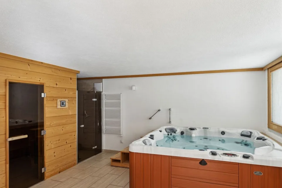 EXKLUSIVITÄT - UNTYPISCHES CHALET - ORTSMITTE auf 2000 m2 Grundstück – Foto 13 von 13