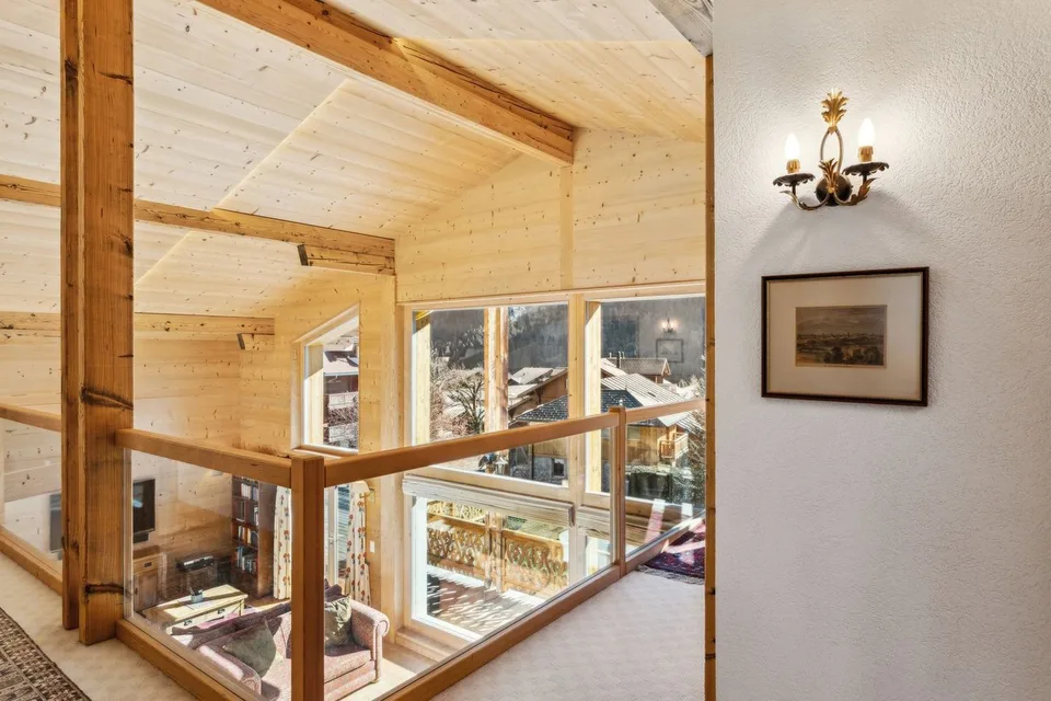 EXKLUSIVITÄT - UNTYPISCHES CHALET - ORTSMITTE auf 2000 m2 Grundstück – Foto 6 von 13
