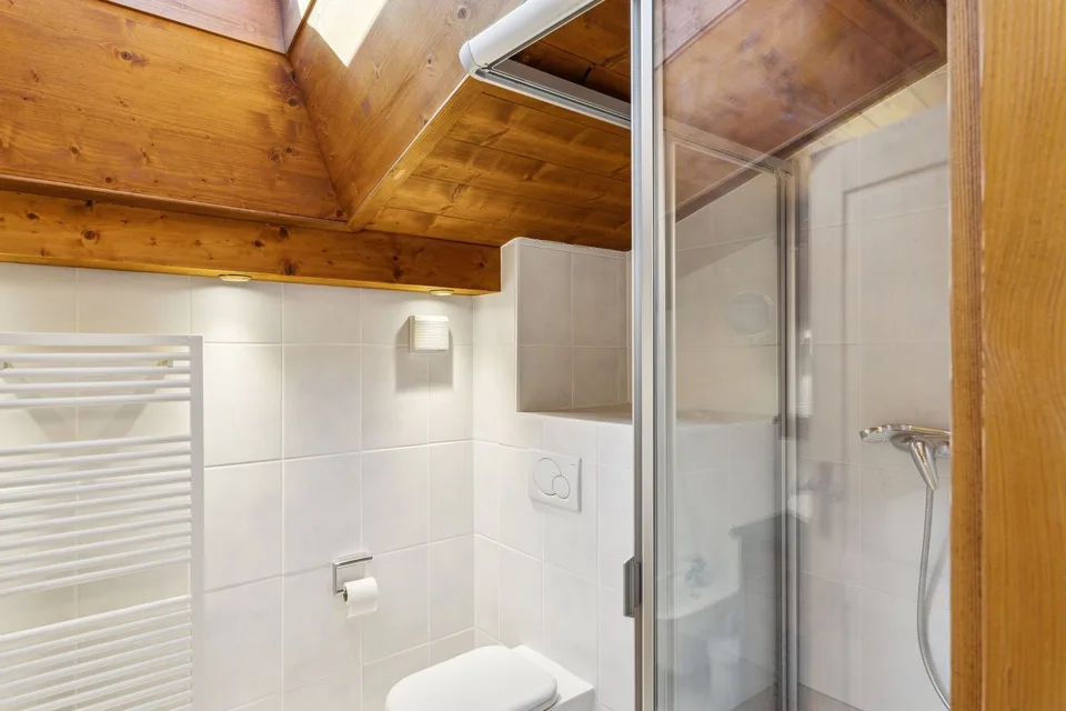 ESCLUSIVA - CHALET ATIPICO - CENTRO DEL PAESE su 2000 m2 di terreno