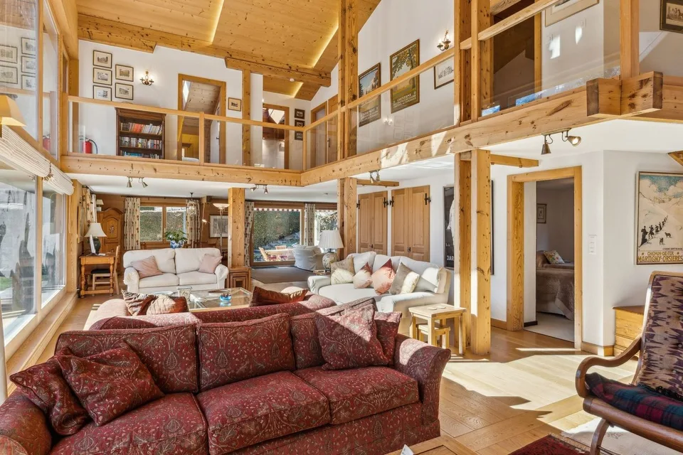 EXKLUSIVITÄT - UNTYPISCHES CHALET - ORTSMITTE auf 2000 m2 Grundstück – Foto 10 von 13