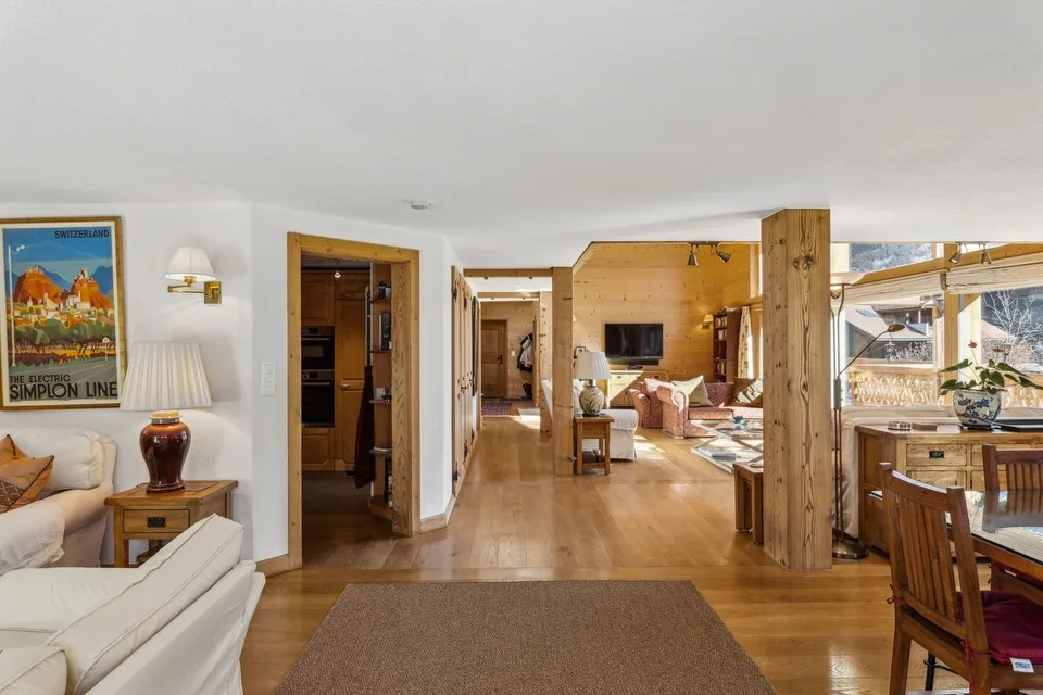 EXKLUSIVITÄT - UNTYPISCHES CHALET - ORTSMITTE auf 2000 m2 Grundstück – Foto 12 von 13