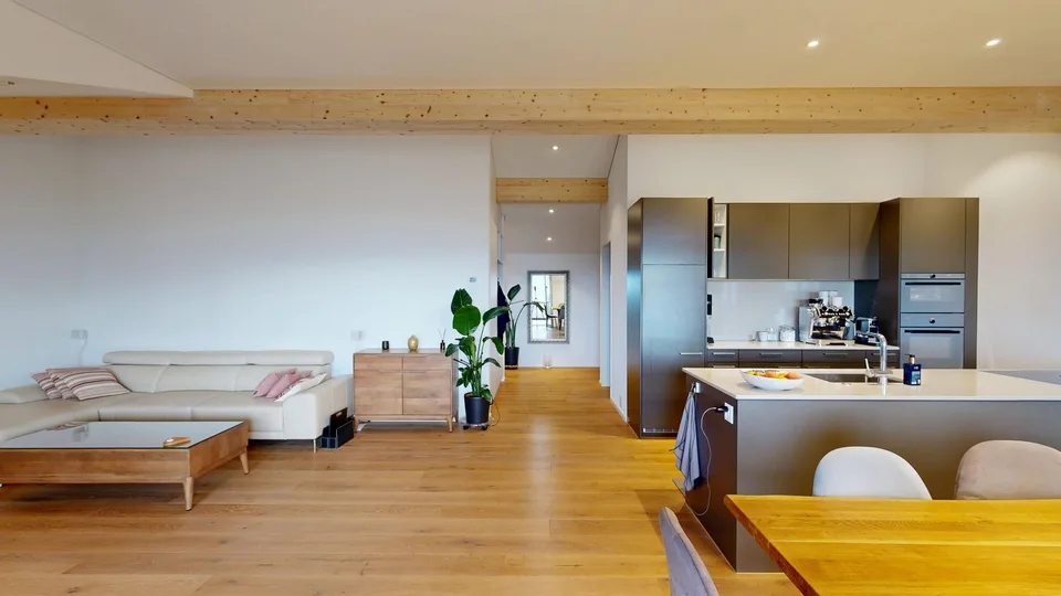 Appartement attique exclusif de 4,5 pièces avec vue sur le lac et les montagnes à Uetliburg