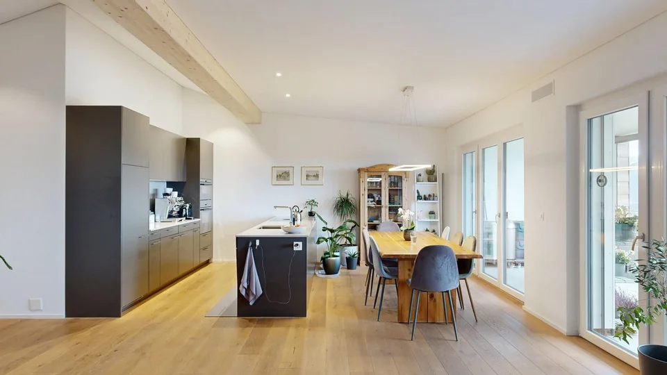 Appartement attique exclusif de 4,5 pièces avec vue sur le lac et les montagnes à Uetliburg
