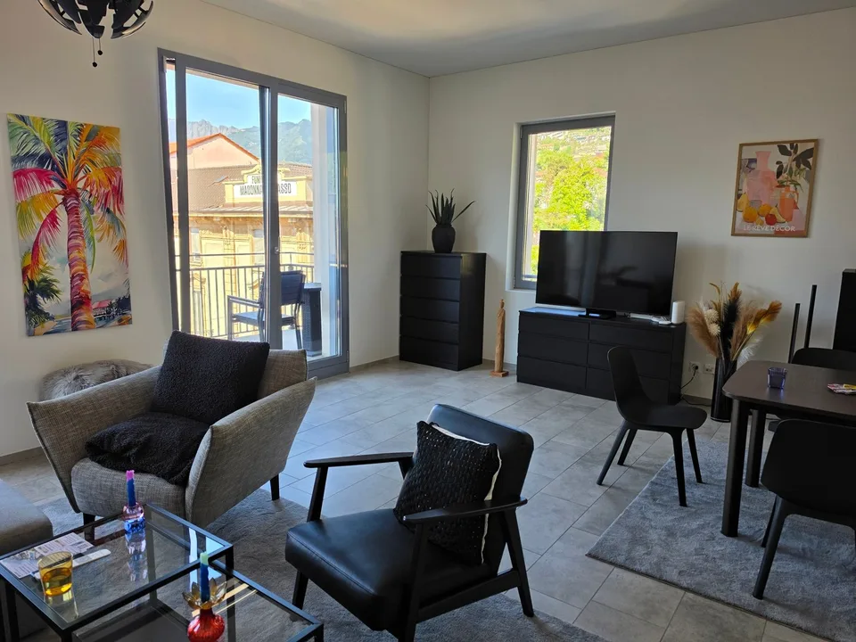 Appartement de 3 pièces à Muralto avec vue panoramique – également résidence secondaire