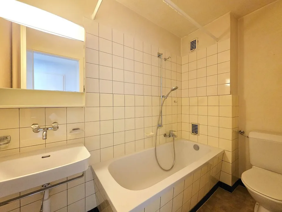 2-Zimmerwohnung, Hochparterre Mitte
