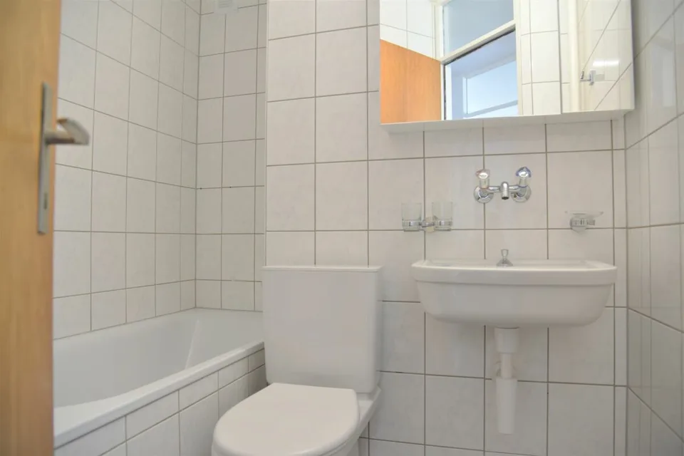 Ampio appartamento di 3,5 locali in zona tranquilla con balcone, posto auto e buona accessibilità