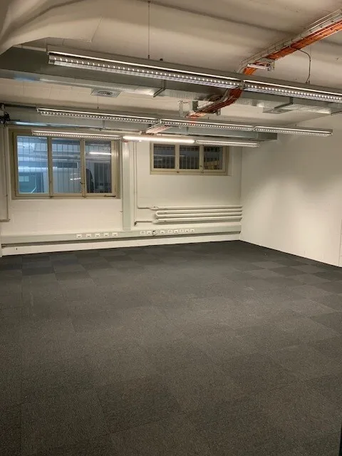 Spazio di stoccaggio pratico in buona posizione a Berna, 95 m2