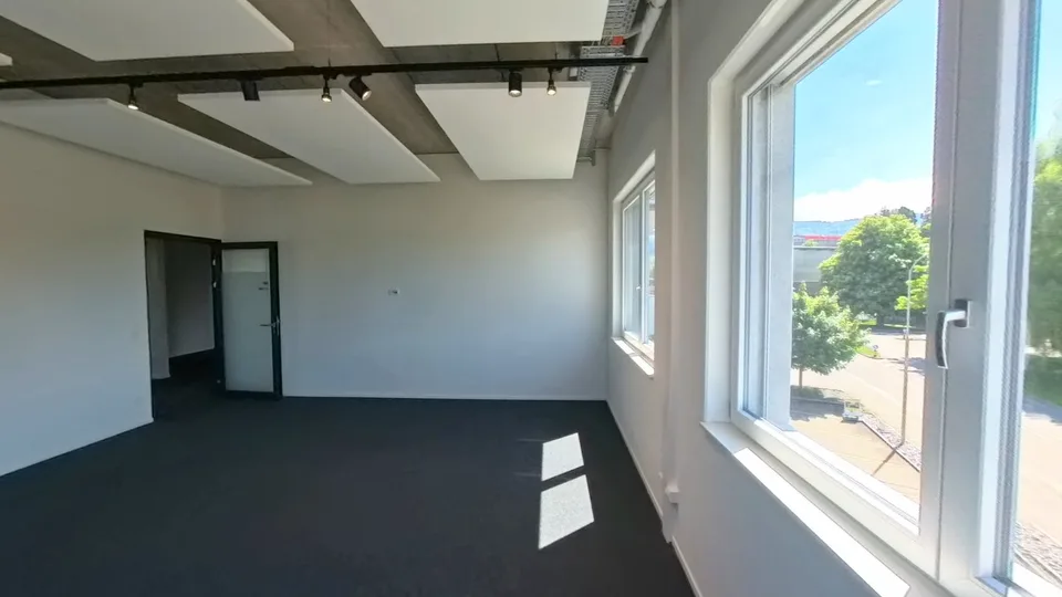 Au 4e étage, 58 m² sont encore disponibles dans un emplacement attrayant avec une vue lointaine.