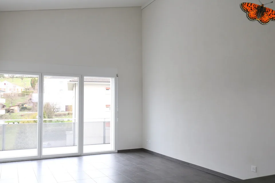 2 ½ ZIMMER - Mit Balkon!