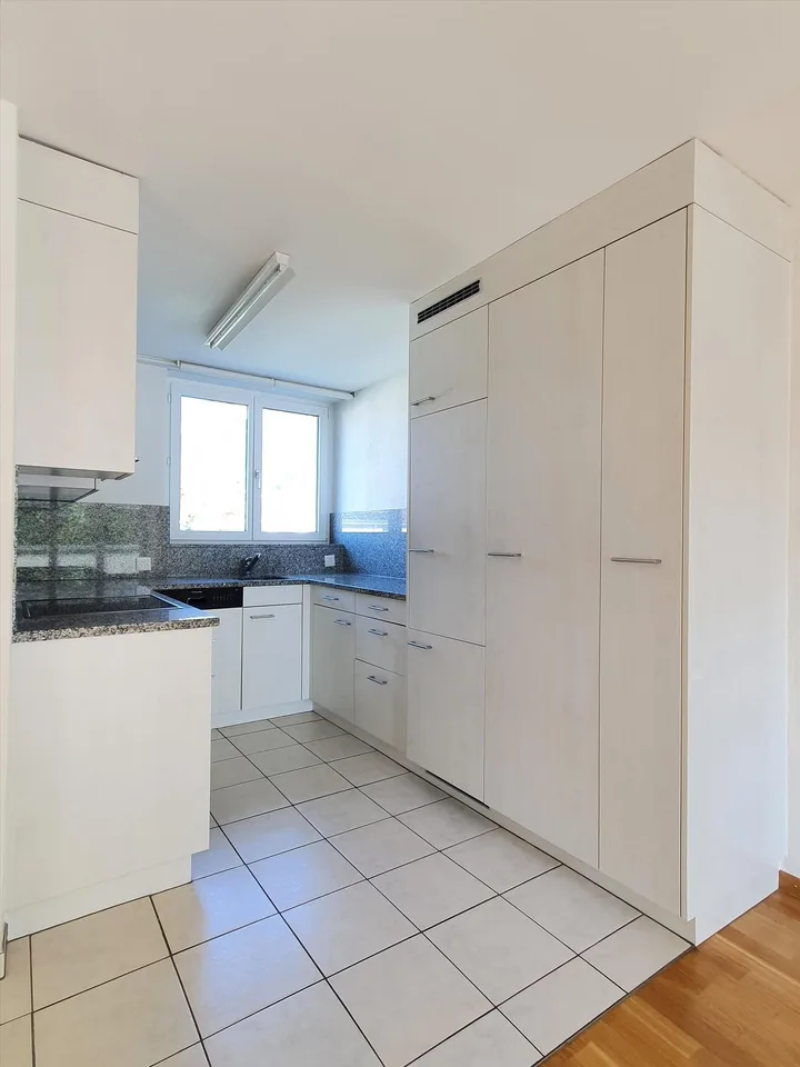 Appartamento soleggiato di 4 locali vicino al centro città