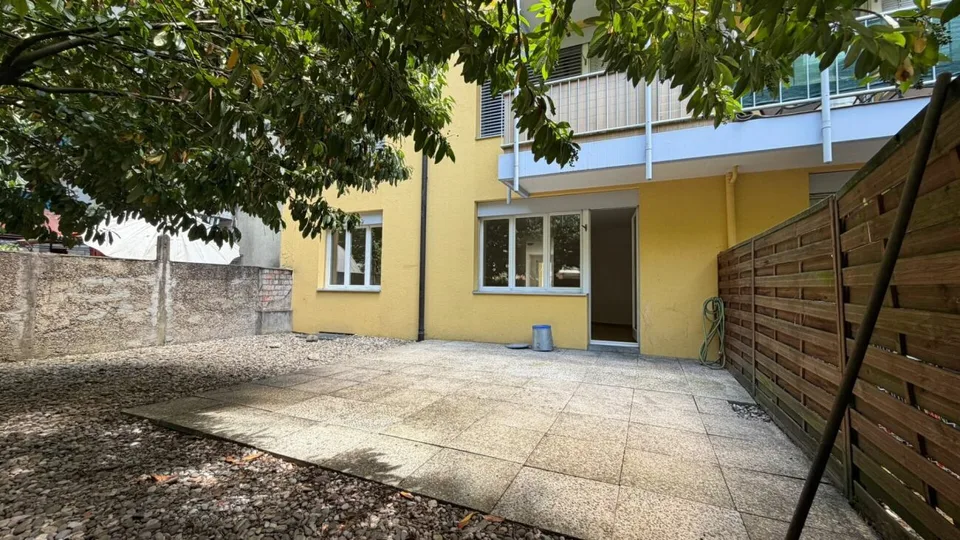 Appartement 3 pièces entretenu avec grand espace de séjour privé à Bâle