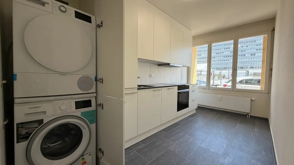 Appartement 3 pièces entretenu avec grand espace de séjour privé à Bâle